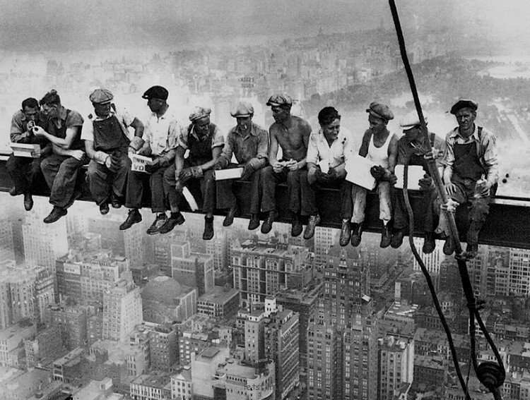 一生奉献给劳动阶级的Lewis Hine