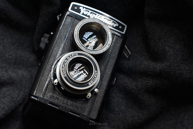 Lubitel 的原装版本 - Voigtlander Focusing Brillant