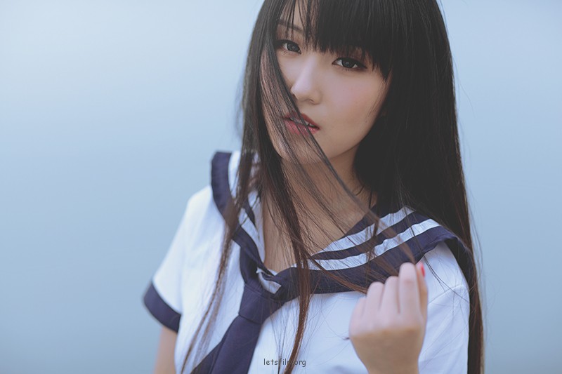 耳边是张悬 右边是你