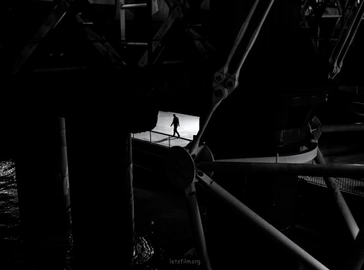 孤立无声的黑白城市 – Rupert Vandervell