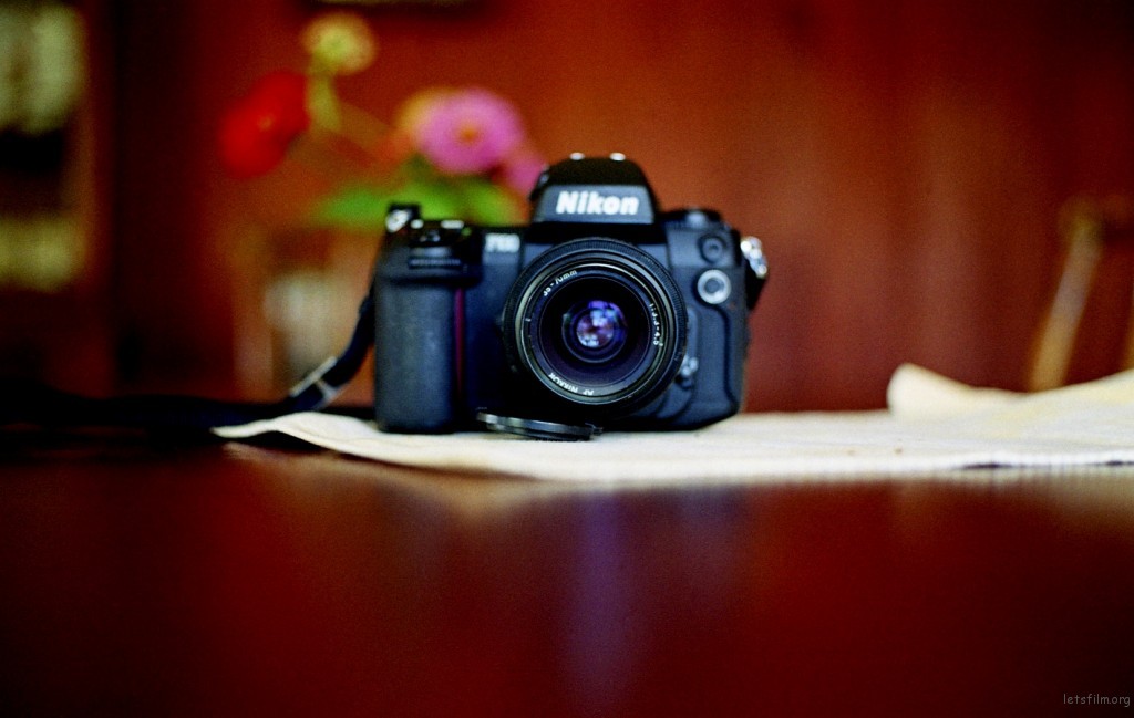 Nikon F100
