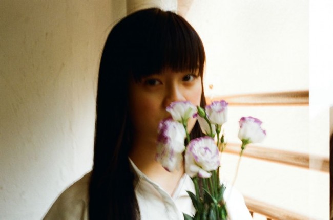 投稿作品No.4279 直髮女孩與花