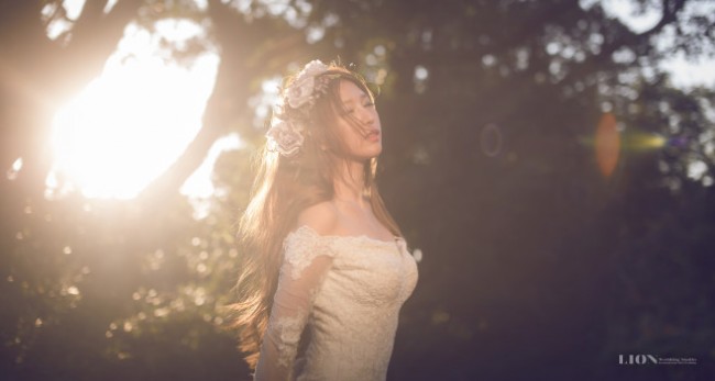 乘着光线的婚纱