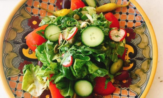 Horiatiki Salata：浓厚希腊「古早味」的沙拉！