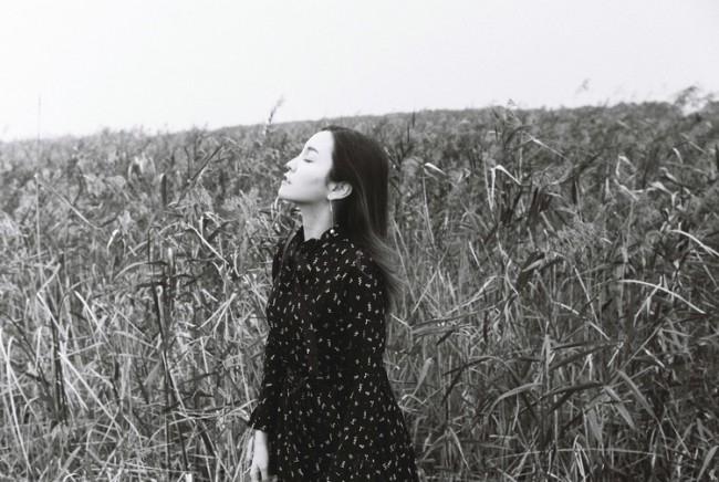 [9688] 自由的人总会如风，越过人群，怀抱勇敢，随内心飘荡