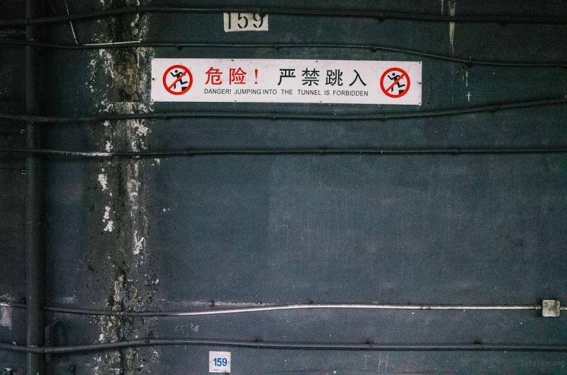 他说，拍照的人都是孤独的