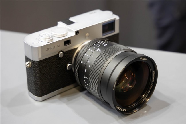 那个说要媲美Leica的泽尼特，真的出了一台「媲美」Leica的相机