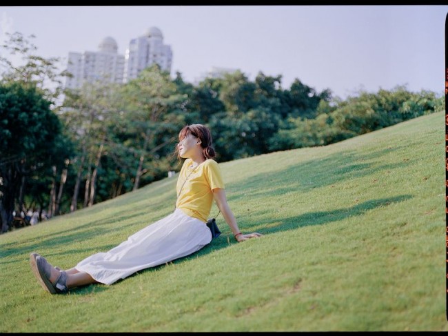 [20795] 夏天，宜逛公园、晒黑、喂蚊子