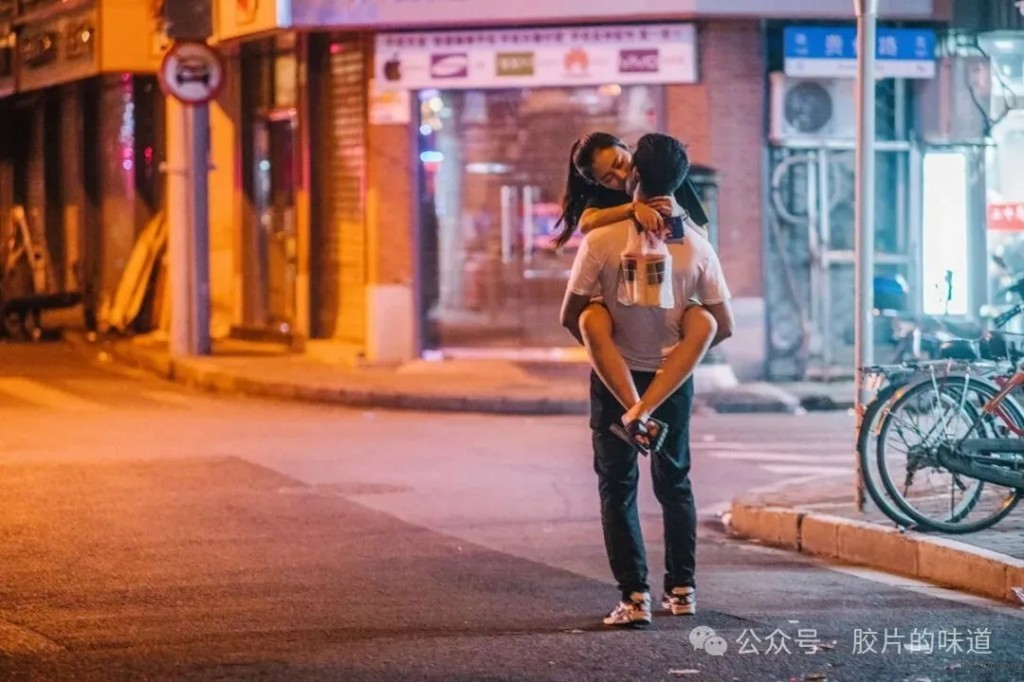 拍照的人最孤独