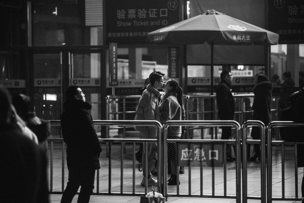 我们一生都在进站和出站之间，学习如何松手