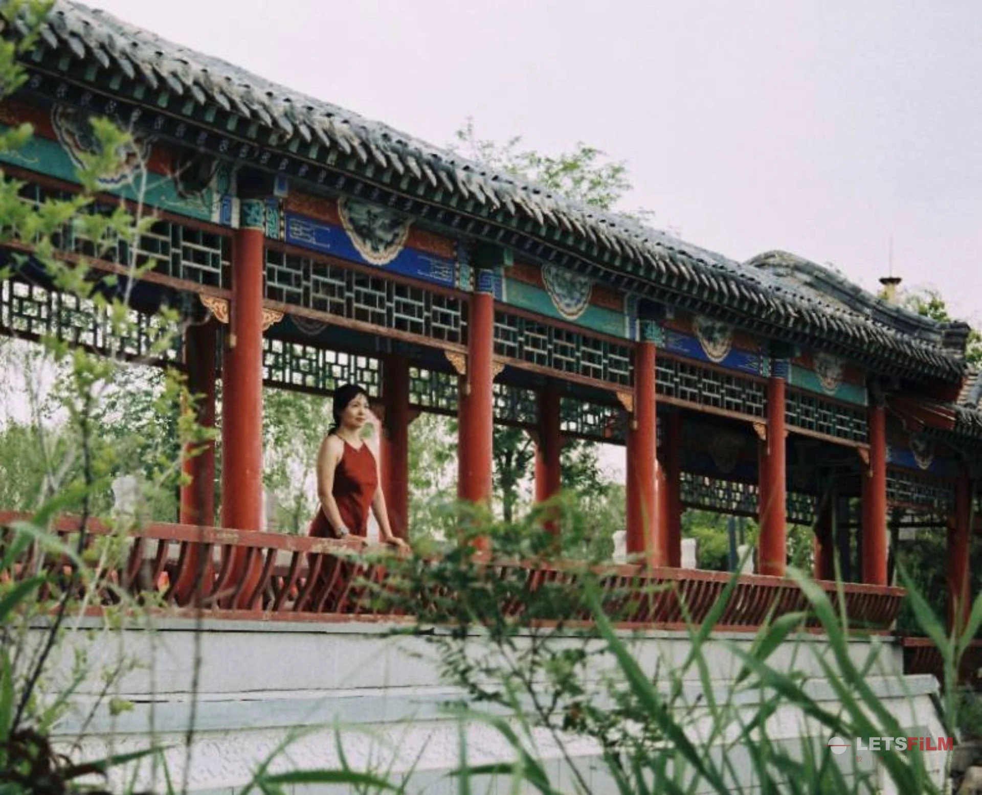 在红色里
